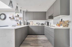 Kitchen diner angle 3- click for photo gallery
